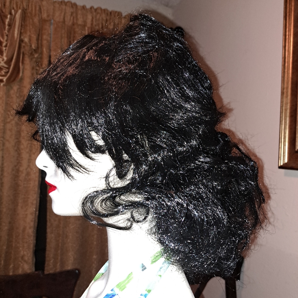 SYNTHETIC BLACK SHORT WIG Size Small Adult or Young Girls